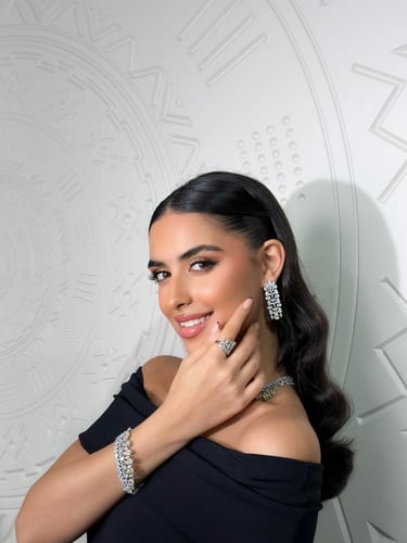 طقم زركون باللون الفضي والاصفر بدقة الالماس