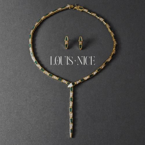 طقم زركون ذهبي بدقة الألماس