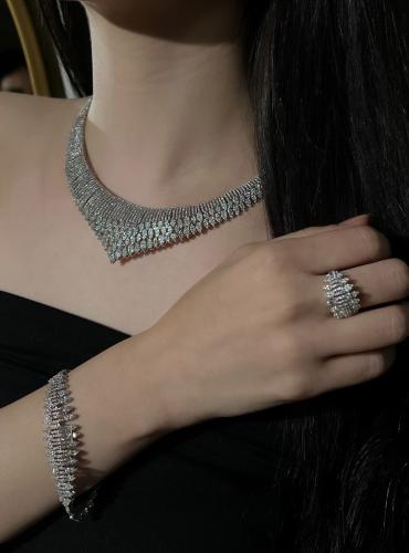 طقم • AURA ROYALE