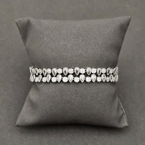 طقم زركون فضي بدقة الألماس