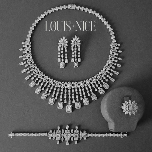 طقم زركون فضي بدقة الألماس