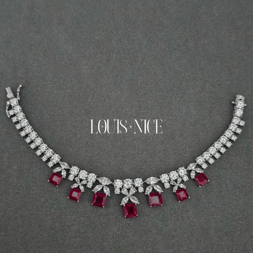 طقم زركون فضي وأحمر بتصميم ملكي