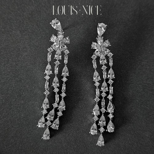 طقم زركون فضي بدقة الالماس