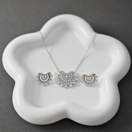 سلسال زركون فضي مع الحلق