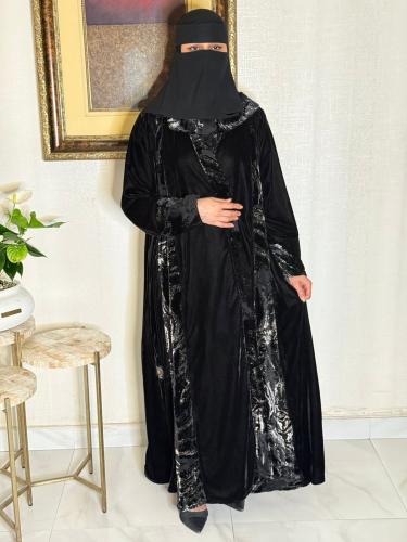 عبايه من المخمل الاسود بتداخلات الشيفون المخمل من...