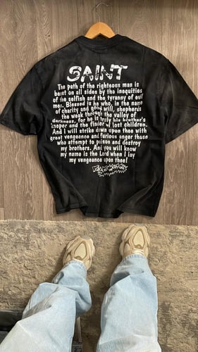 تيشرت اسود بطبعه