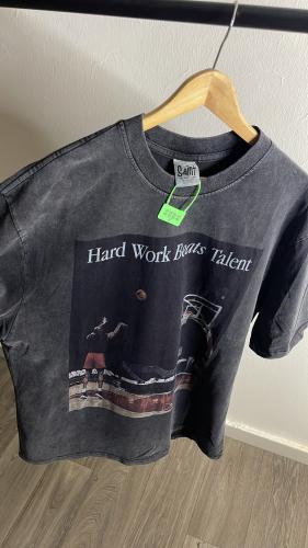 تيشرت اسود مغسول بطبعة NBA