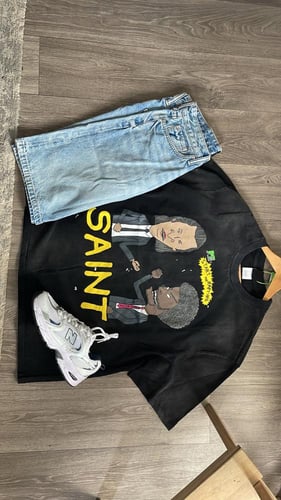 تيشرت اسود بطبعه