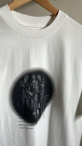 تيشرت ابيض بطبعه