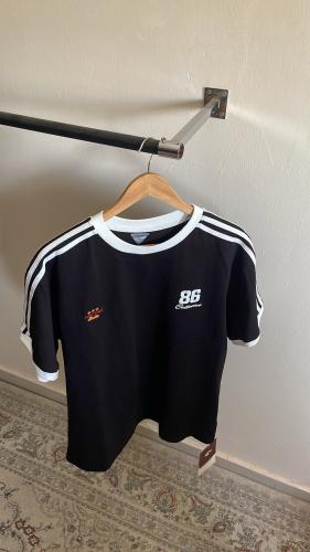 تيشرت اسود مطرز 86