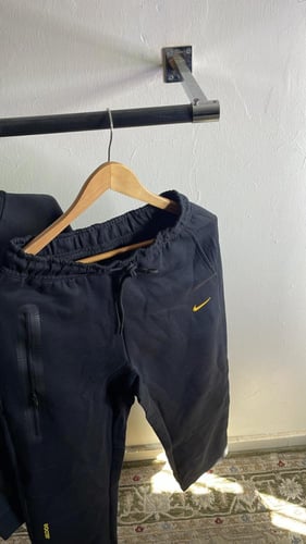 طقم نايكي اسود