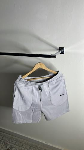 شورت نايكي رصاصي مغسول