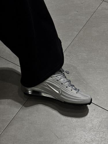 NIKE Shox Z metallic-logo sneakers