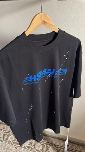 تيشرت ابيض بكتابه موف