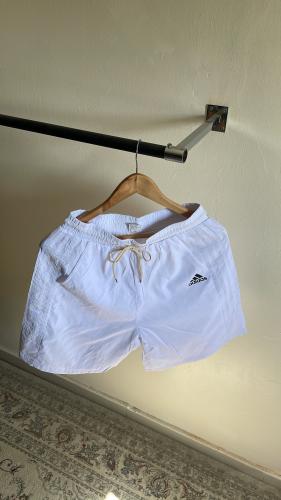 شورت اديداس ابيض