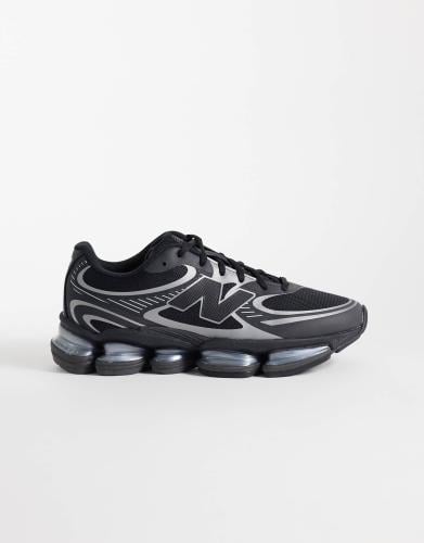 New Balance 2000 trainers in black