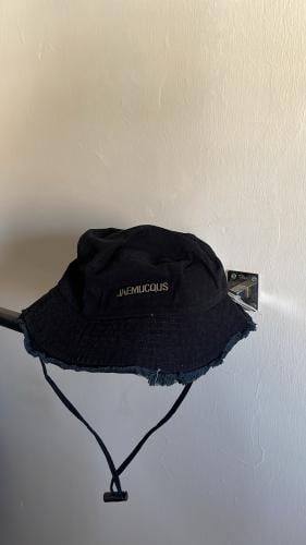 بوكيت هات- اسود