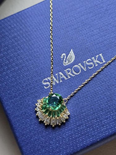 قلادة إيديليا بتصميم الصدفة