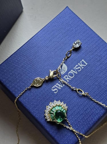 قلادة إيديليا بتصميم الصدفة