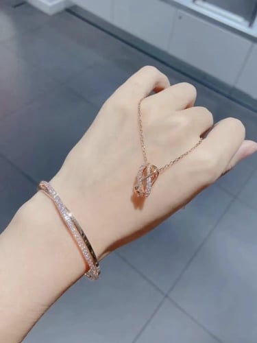 قلادة سواروفسكي بثلاثة ألوان