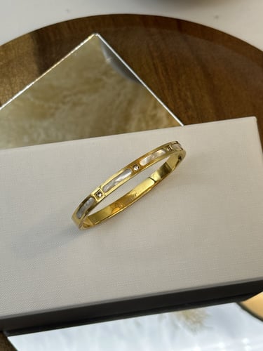 اسوارة كارتييه الصدفي