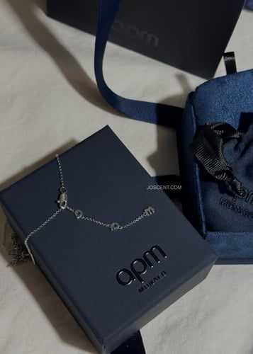 قلادة apm فضي