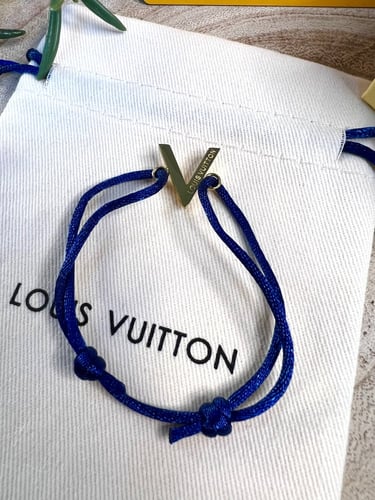 اسوارة لويس فيتون ذهبي