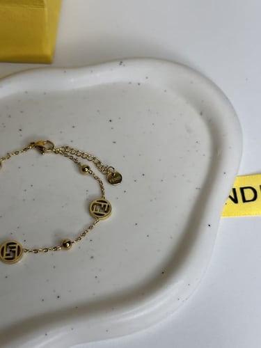 اسوارة فندي Fendi