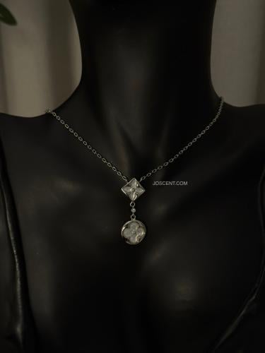 قلادة إل في فضي