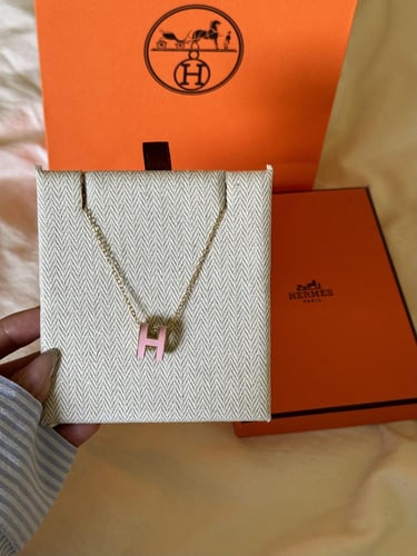 قلادة ‏Hermès المشهورة