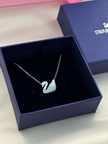 قلادة البجعة سواروفسكي