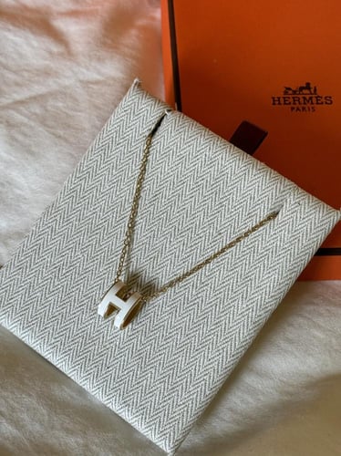 قلادة ‏Hermès المشهورة