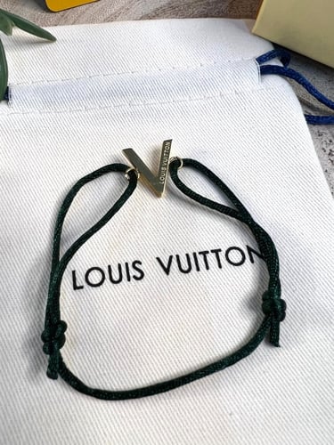 اسوارة لويس فيتون ذهبي