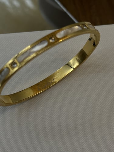 اسوارة كارتييه الصدفي