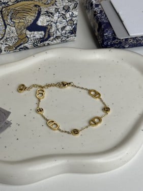 إسوارة مستوحاة من ديور - ذهبي