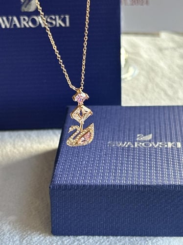عقد Dazzling Swan سواروفسكي