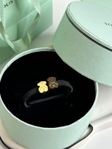 إسوارة توس أسود ذهبي