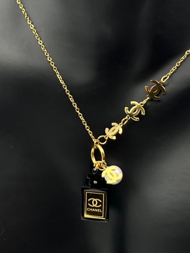 سلسال مع حلق شانيل