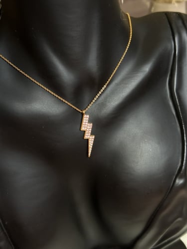 سلسال مزين بالكريستالات