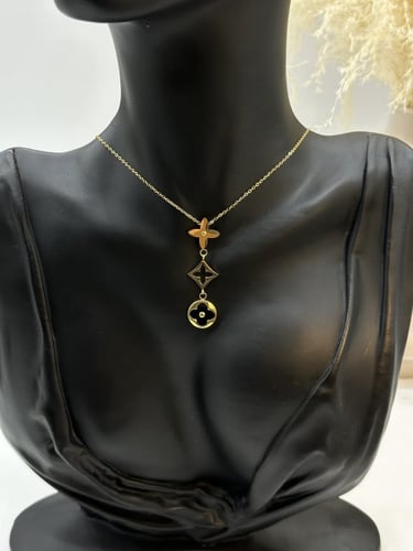 سلسال مع حلق لويس فيتون اسود