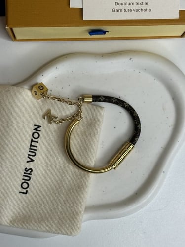 إسوارة لويس فيتون