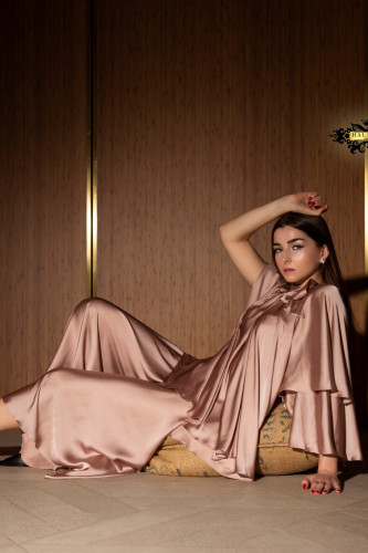 بلوزة وبنطلون من الحرير