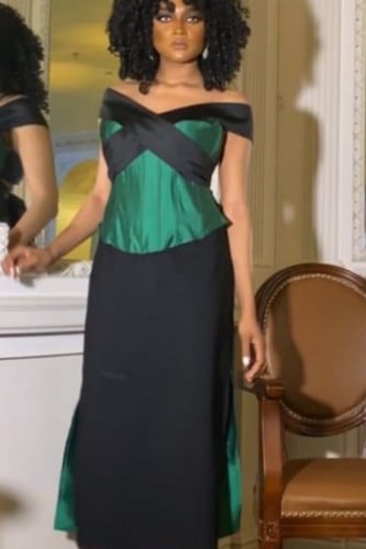 تنورة و كورسيت