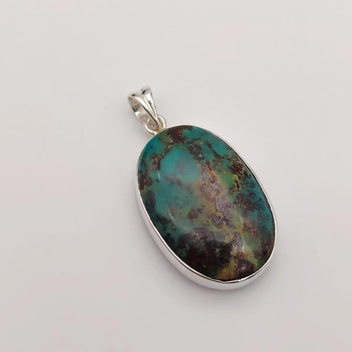 تعليقة فيروز طبيعي مع عقد من اللؤلؤ الطبيعي الزراع...