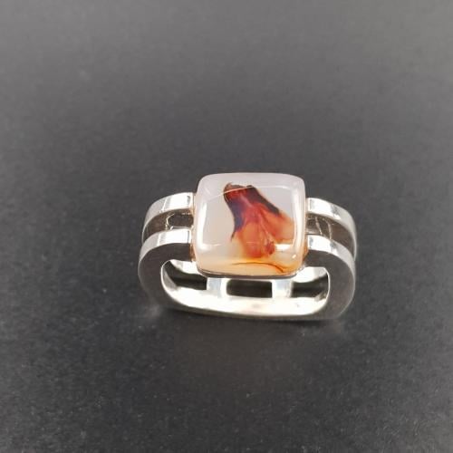 خاتم بتصميم خاص بحجر العقيق اليماني