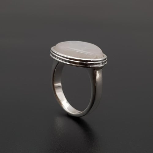 خاتم ملكي بحجر القمر طبيعي فضة عيار 925