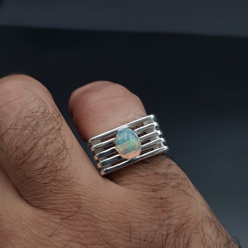 خاتم بصياغة خاصة بحجر الاوبال الأثيوبي فضة 925