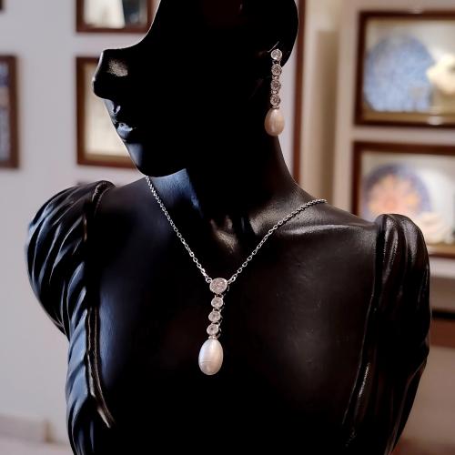 عقد وحلق زركون مع لؤلؤ زراعي فضة عيار 925