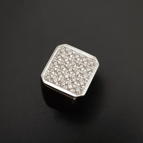 خاتم بأحجار الموزنايت شبيه بالالماس عالية النقاوة...