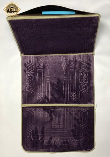 سجادة الروضة مبطنة مع مسند للظهر (مخمل)